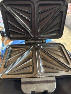 Salton Snack 'N' Sandwich Maker SA-10 Black Cuts & Seals Non Stick Tested